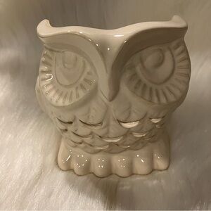 Bath & Body Works Ceramic Cream Owl Holder for Single Wick Candle Soap or Lotion
